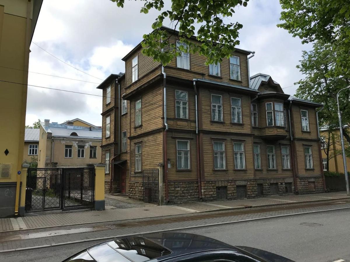 Apartment 1 Bedroom Near Kadriorg Swan Pond